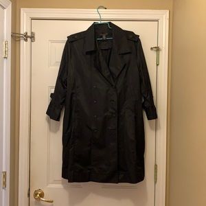 Trench coat.    Black light weight.